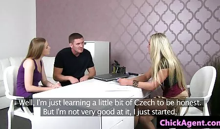 Prekrasna porno blsck prsata Lisa Ann jebe svoju seksi ljubavnicu