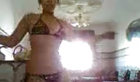 Sperma je prelila film porn retro čaše crvenokose