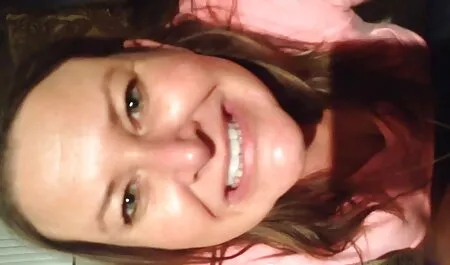 Čovjek teško jebe crvenokosu pizdu u porn film family uskoj analnoj i slatkoj pički
