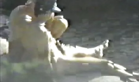 Gospodarica ismijava svog roba porno xl u kavezu