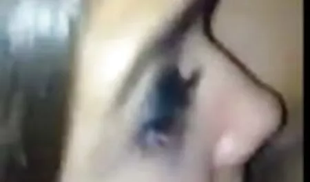 Blondie se film erotic xxx uhvati za papila, uzbudi se i jebe joj dildo pičku