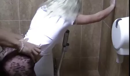 Grupne madona porno analne igre na kauču