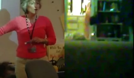 Lijepa mladenka je pripremila pakleni poklon za vjenčanje, vezala je oči i prisilila da sisa neka dva nepoznata člana, a onda se potpuno film porn classic skinula i dva momka u plinskim maskama zauzvrat su se jebali u obje rupe