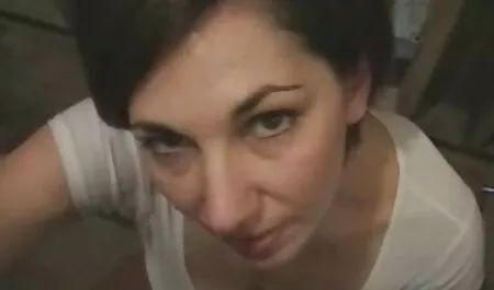 Nevaljala baba xxxx video porno zavodi prilično očuha i jebe ga